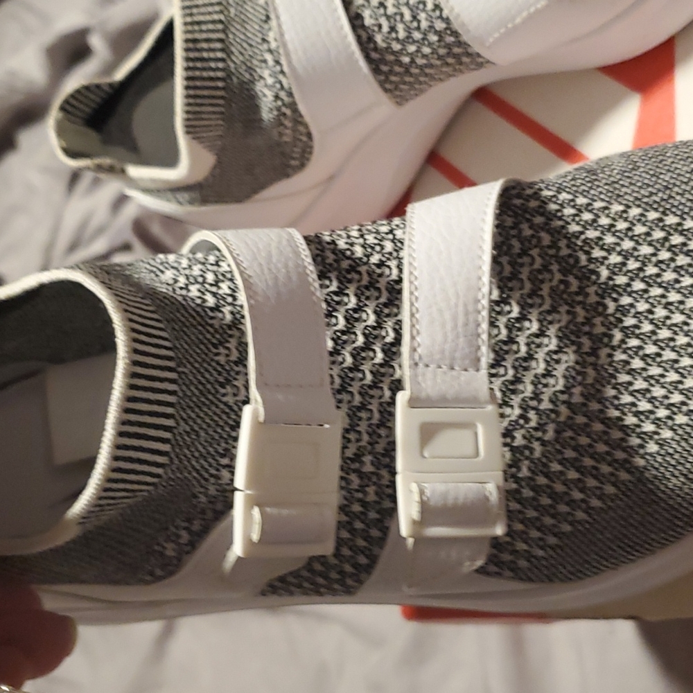 Nikes - Picture 6 of 6